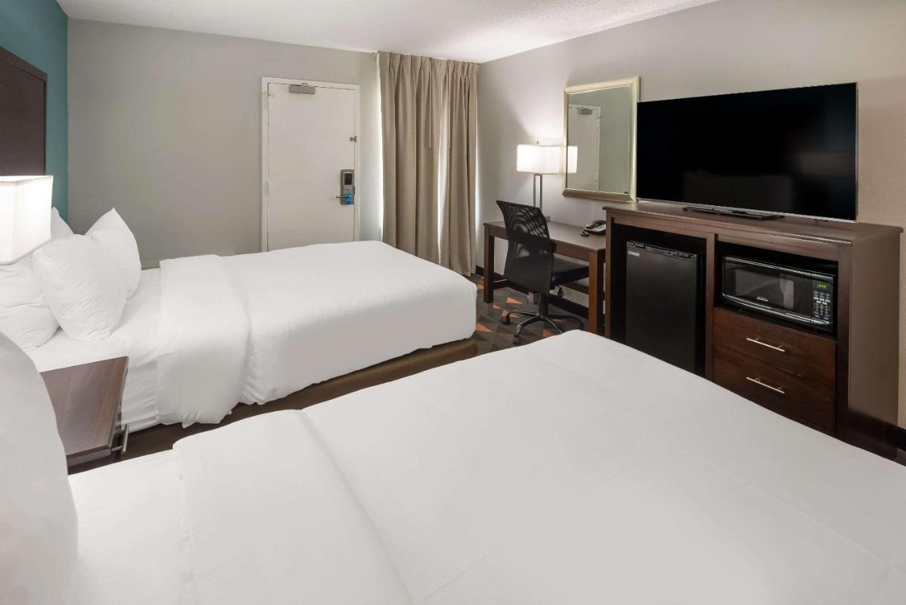 מלון קסלטון Clarion Pointe Indianapolis Northeast מראה חיצוני תמונה
