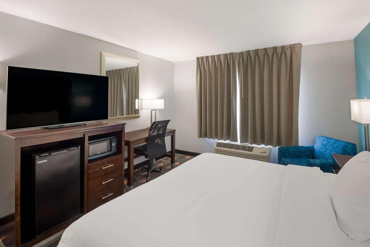 מלון קסלטון Clarion Pointe Indianapolis Northeast מראה חיצוני תמונה