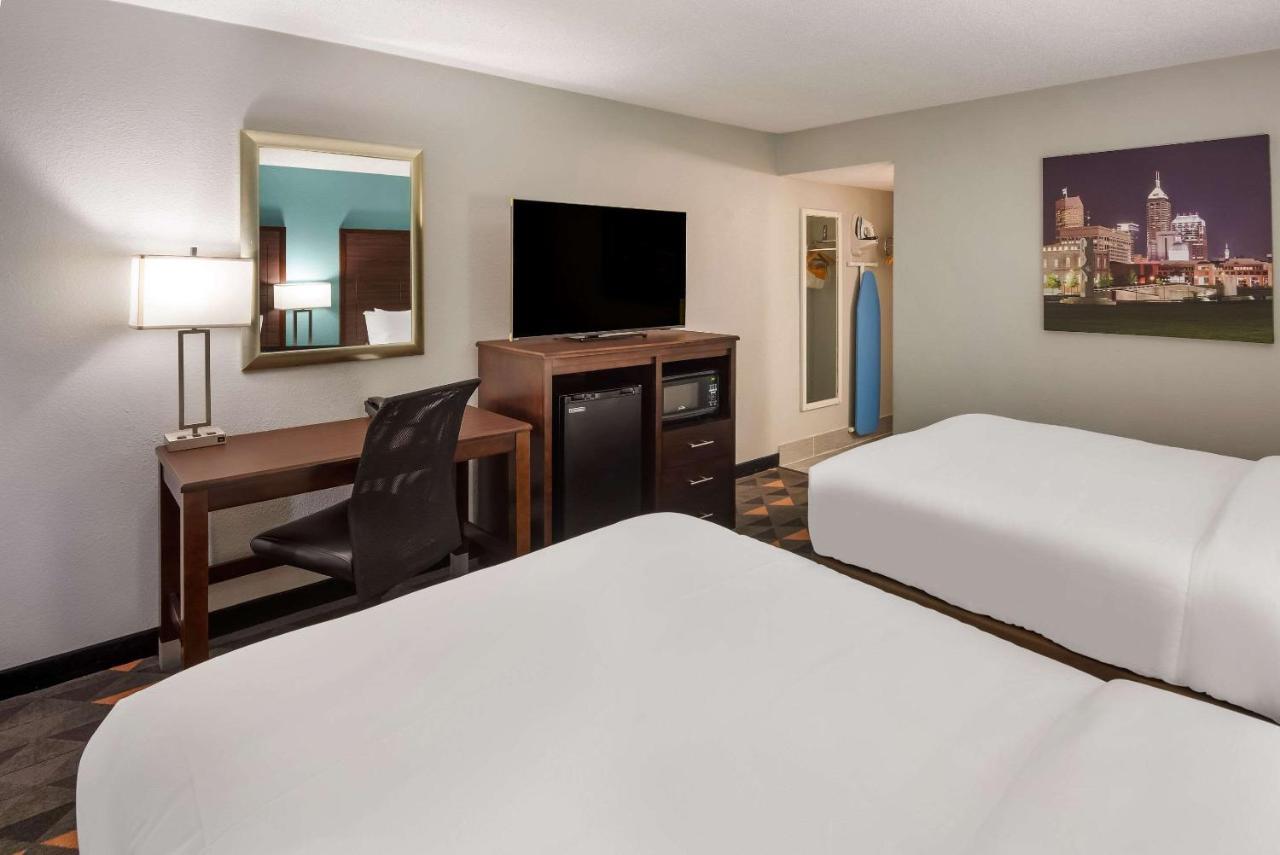 מלון קסלטון Clarion Pointe Indianapolis Northeast מראה חיצוני תמונה