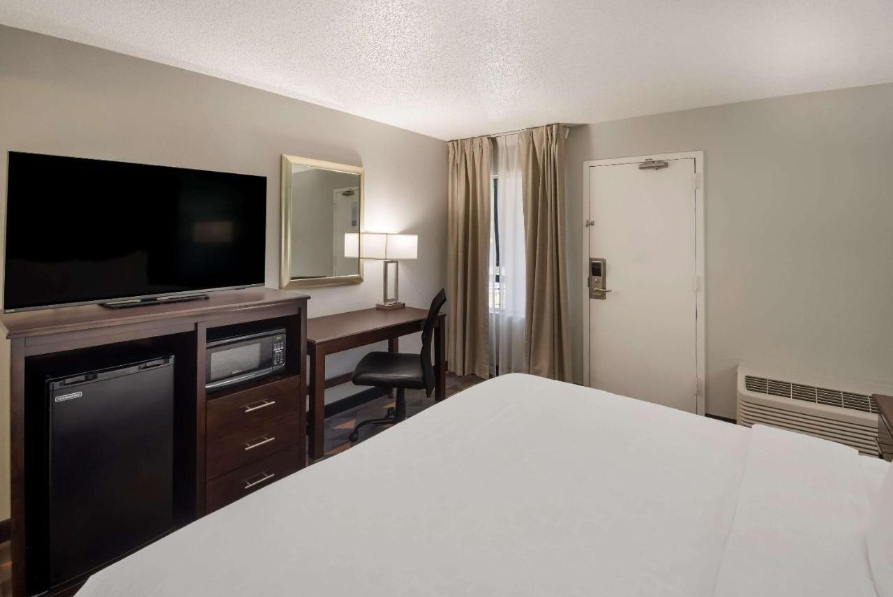 מלון קסלטון Clarion Pointe Indianapolis Northeast מראה חיצוני תמונה