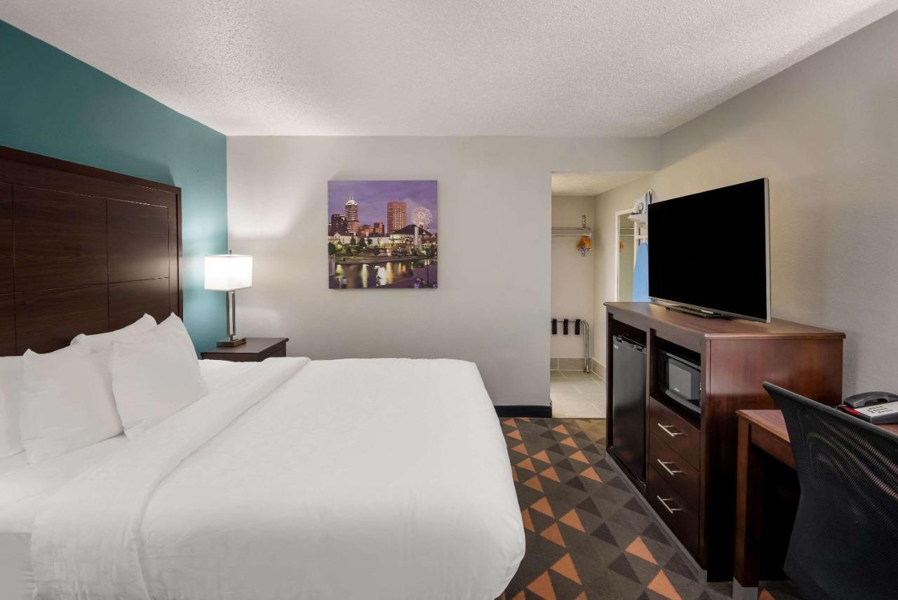 מלון קסלטון Clarion Pointe Indianapolis Northeast מראה חיצוני תמונה