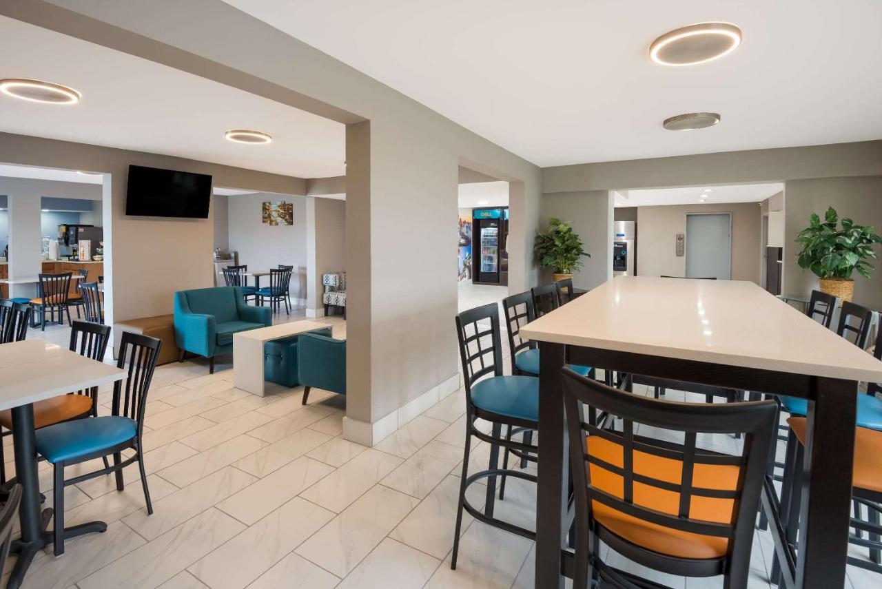 מלון קסלטון Clarion Pointe Indianapolis Northeast מראה חיצוני תמונה