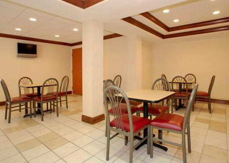 מלון קסלטון Clarion Pointe Indianapolis Northeast מראה חיצוני תמונה