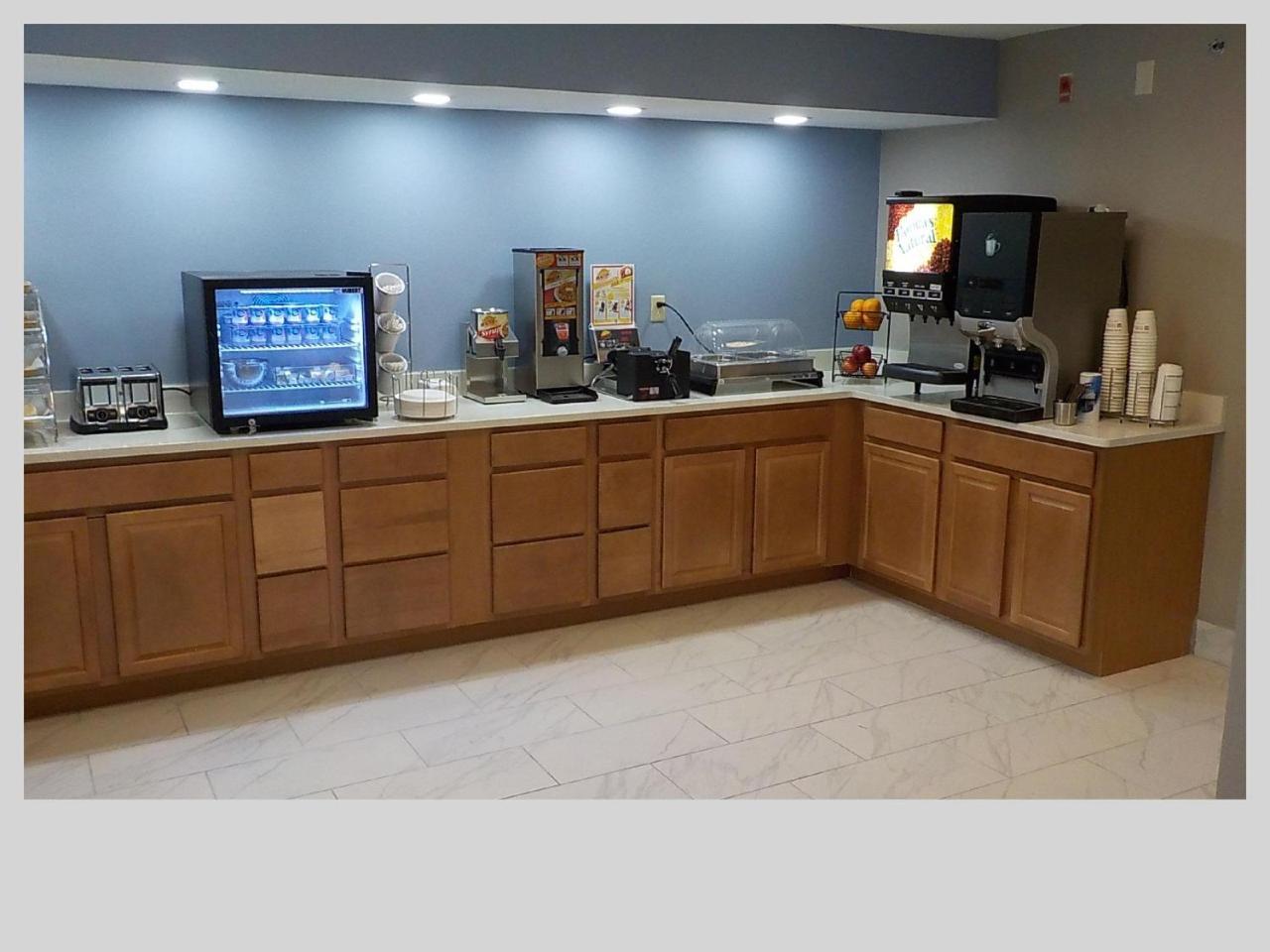 מלון קסלטון Clarion Pointe Indianapolis Northeast מראה חיצוני תמונה